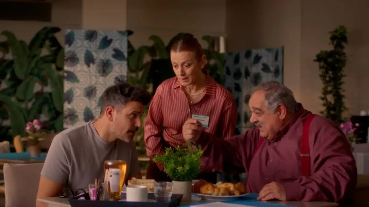 Hotel Elvira: Η Ελβίρα συγκρούεται με τον Γιάννη για τη θέση του προέδρου στην Ένωση Ξενοδόχων