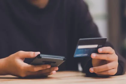 Οκτώ στους δέκα Έλληνες αγοράζουν από online πλατφόρμες χωρών εκτός ΕΕ