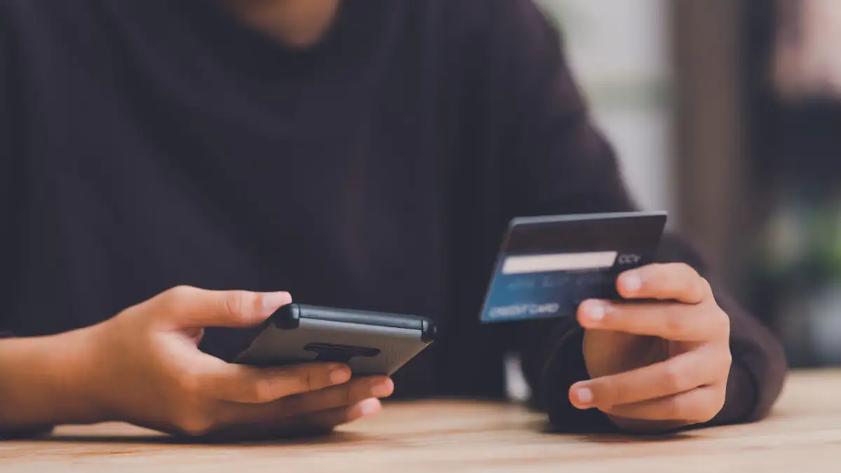 Οκτώ στους δέκα Έλληνες αγοράζουν από online πλατφόρμες χωρών εκτός ΕΕ