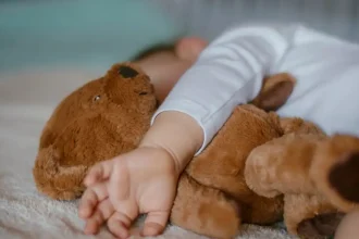 Προφυλακίστηκε η μητέρα του 3χρονου που πέθανε από ασιτία στην Αλεξανδρούπολη