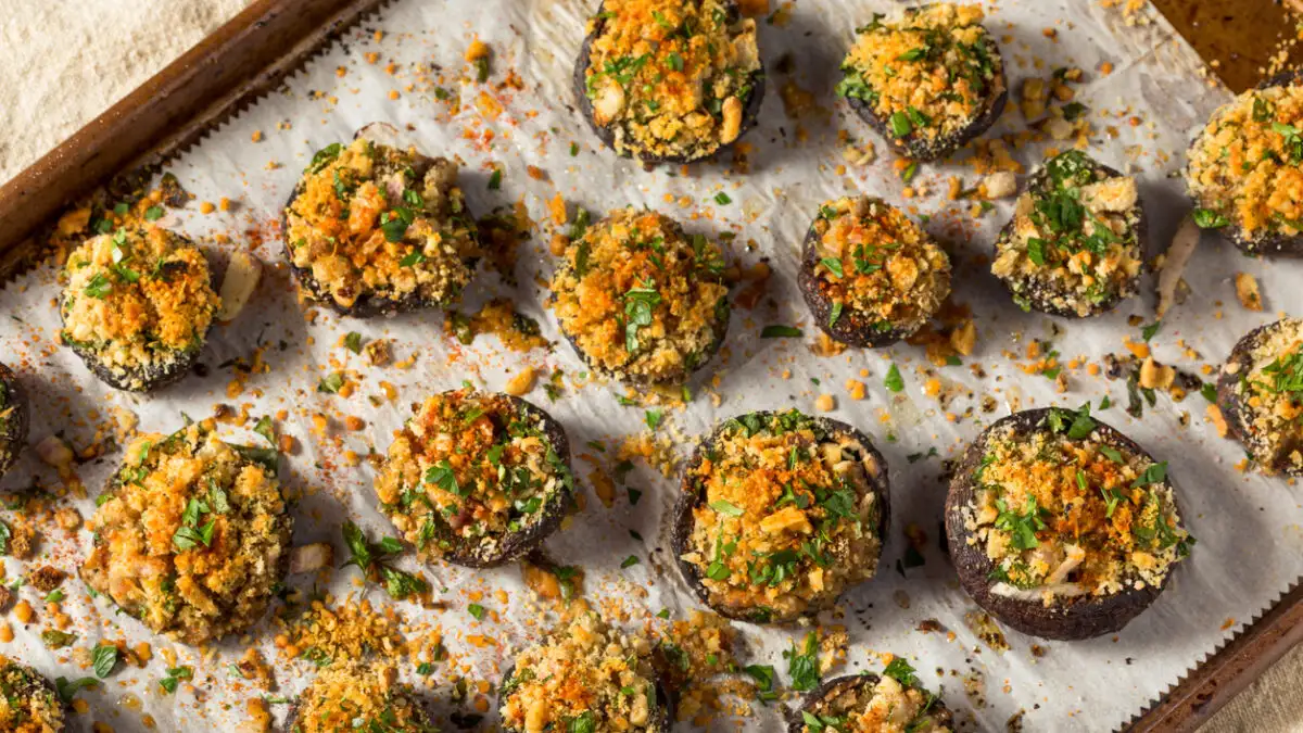 Γεμιστά μανιτάρια με αρωματικό βούτυρο και παρμεζάνα