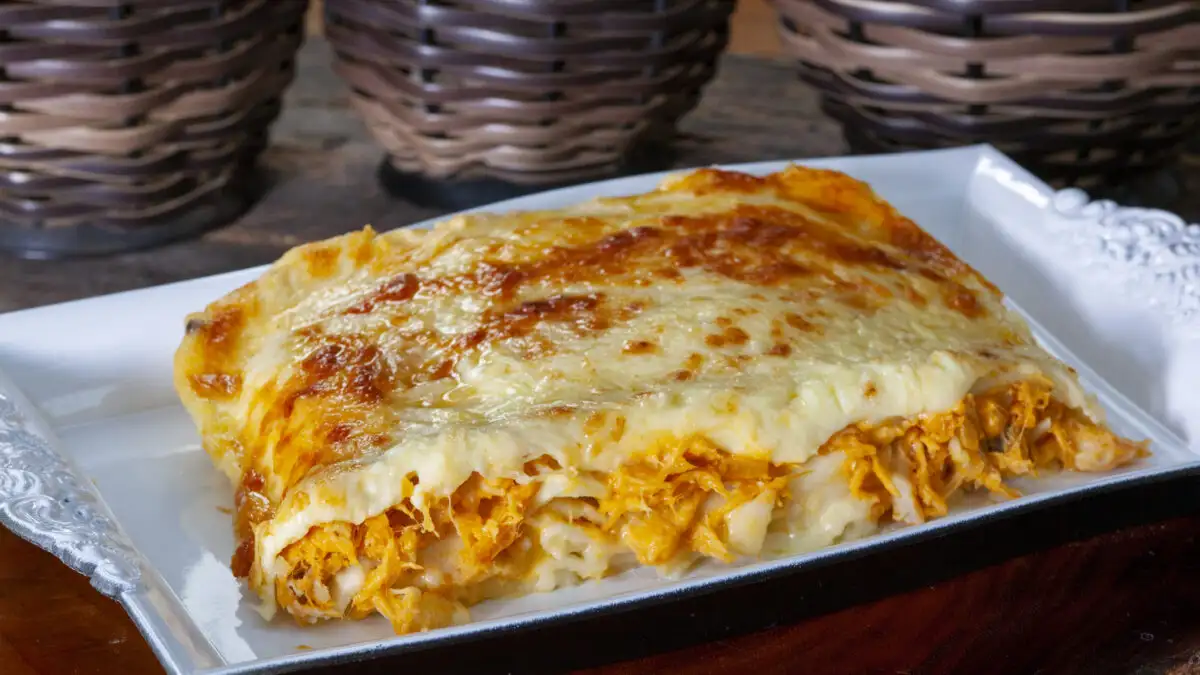 Εύκολα κανελόνια με κιμά κοτόπουλο και μοτσαρέλα