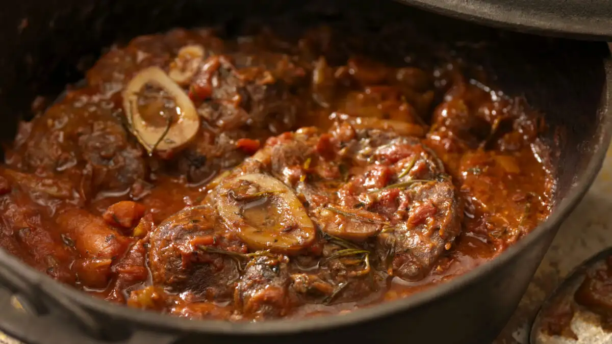 Οσομπούκο με μαυροδάφνη και δεντρολίβανο