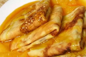 Κρεπ σουζέτ με σάλτσα πορτοκαλιού