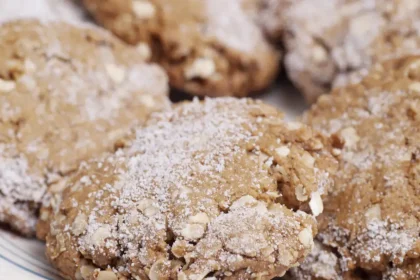 Μαλακά μπισκότα με βρώμη και μελάσα