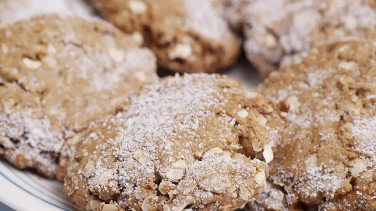 Μαλακά μπισκότα με βρώμη και μελάσα