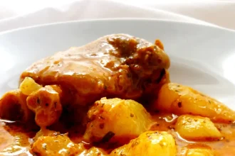 Συνταγή για κοτόπουλο με κάρι και ξινόμηλο