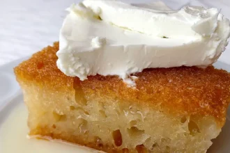 Παραδοσιακό εκμέκ με καϊμάκι