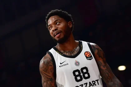 Ο Ολυμπιακός εξετάζει την περίπτωση του Ταϊρίκ Τζόουνς που αποχωρεί από την Παρτιζάν