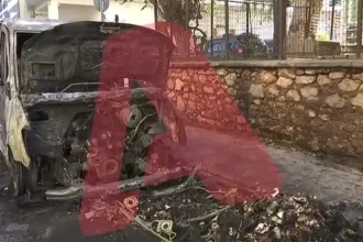 Καισαριανή: Εμπρηστική επίθεση με στόχο εταιρεία διανομών, κάηκαν συνολικά επτά οχήματα