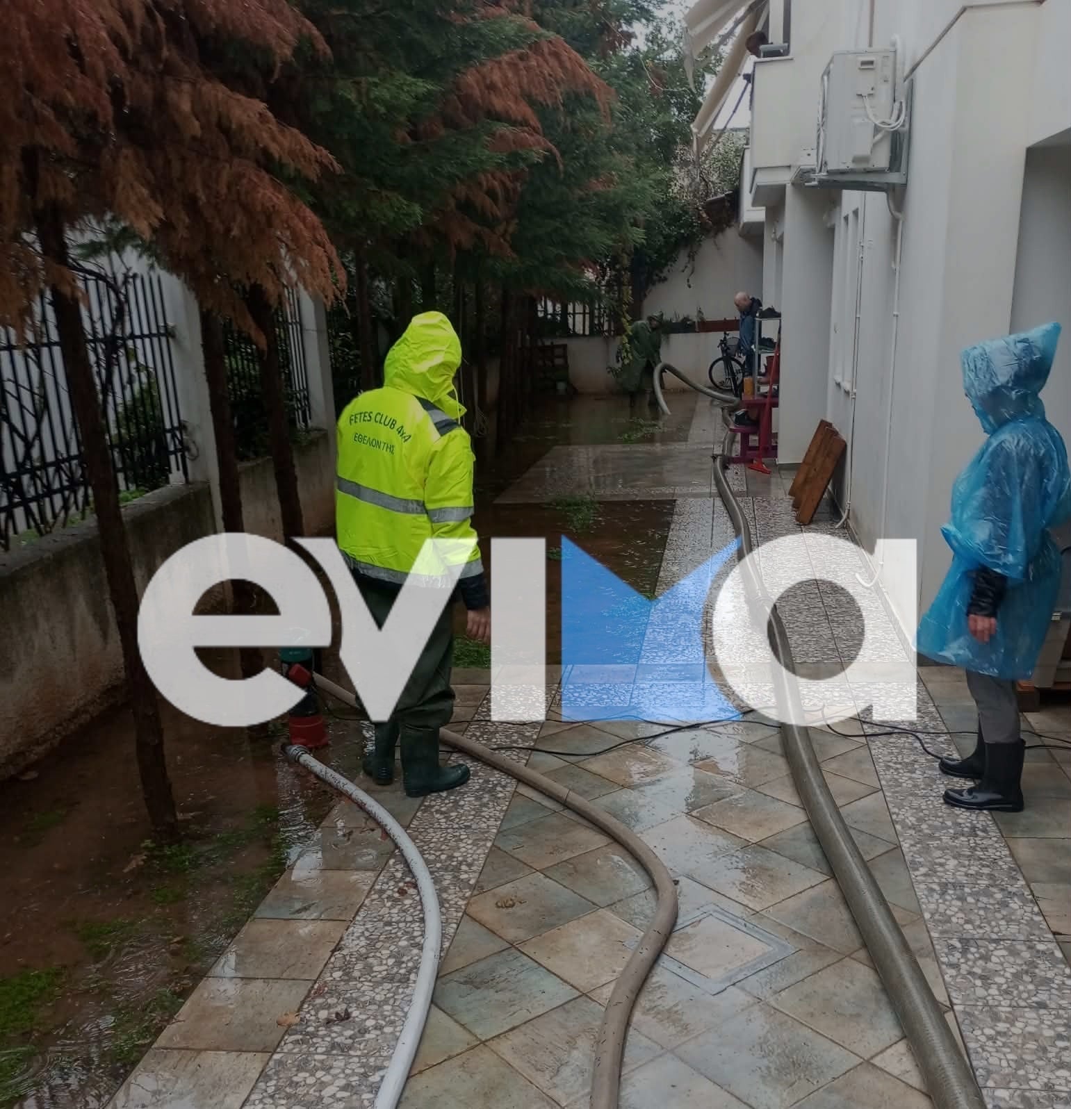 Η κακοκαιρία Byron σφυροκοπά την Εύβοια: «Θάφτηκαν» στη λάσπη χωριά, φούσκωσαν ποτάμια – Προβλήματα και στη Χαλκίδα