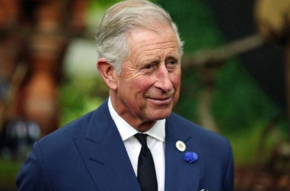 Ο βασιλιάς Κάρολος ανακοίνωσε ότι μειώνει τη θεραπεία για τον καρκίνο