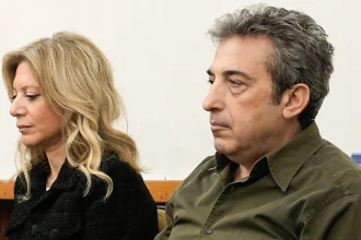 «Οι ενέργειές της δεν μας εκφράζουν, δεν μας αφορά η πολιτική» λένε συγγενείς των θυμάτων των Τεμπών και διαχωρίζουν τη θέση τους από την Καρυστιανού