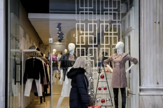 Οι προβλέψεις για τον εορταστικό τζίρο του 2025 και οι προσδοκίες για τις χειμερινές εκπτώσεις