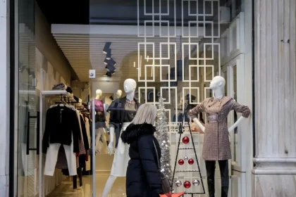 Οι προβλέψεις για τον εορταστικό τζίρο του 2025 και οι προσδοκίες για τις χειμερινές εκπτώσεις