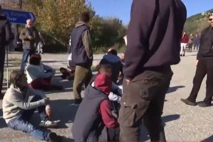 Αγρότες: Kαθιστική διαμαρτυρία στη Γέφυρα Ρίου – Αντιρρίου