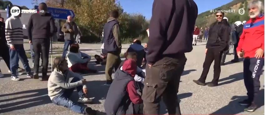 Αγρότες: Kαθιστική διαμαρτυρία στη Γέφυρα Ρίου – Αντιρρίου