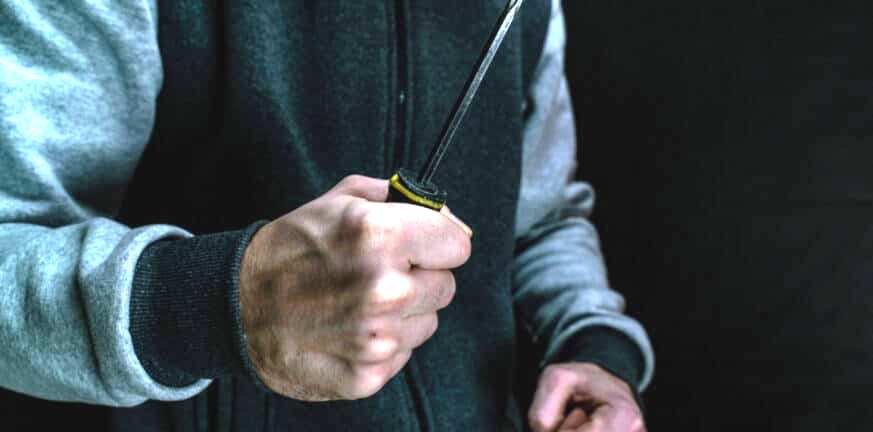 Πάτρα: Άγρια επίθεση ομάδας Ρομά σε δύο νεαρούς - Τους ξυλοκόπησαν και τους απείλησαν με κατσαβίδι για να τους ληστέψουν