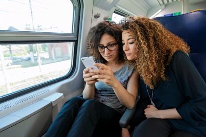 Το λάθος που κάνουν πολλοί με το κινητό στο ταξίδι και εκθέτουν τα δεδομένα τους