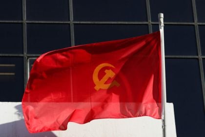 ΚΚΕ για αγρότες: Όσο κι αν προσπαθεί η κυβέρνηση να προβοκάρει τον αγώνα τους, είναι βέβαιο ότι θα φάει τα μούτρα της