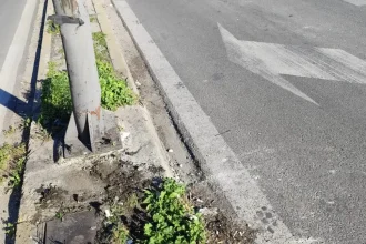 Ταύρος: Αυτοκίνητο «καρφώθηκε» σε κολώνα στην Πειραιώς – 4 τραυματίες