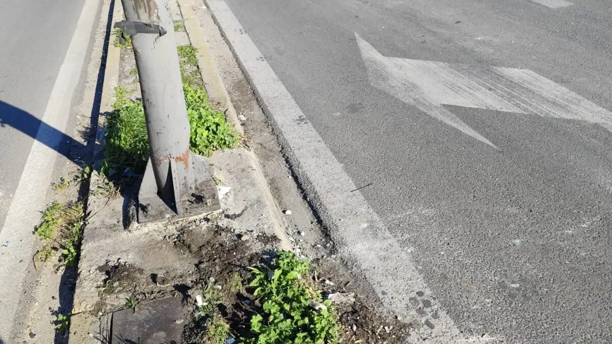 Ταύρος: Αυτοκίνητο «καρφώθηκε» σε κολώνα στην Πειραιώς – 4 τραυματίες