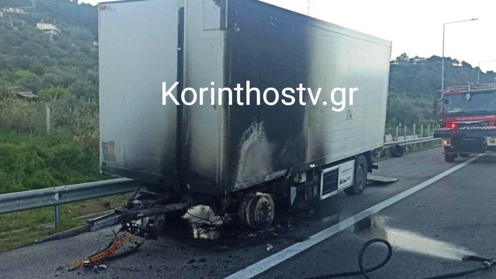 Νταλίκα τυλίχθηκε στις φλόγες στην Εθνική Οδό Κορίνθου - Πατρών