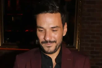 Κώστας Τσουρός: Η ενόχληση του παρουσιαστή στο αεροδρόμιο - «Ποιες διαρροές και ποια εξώδικα;»