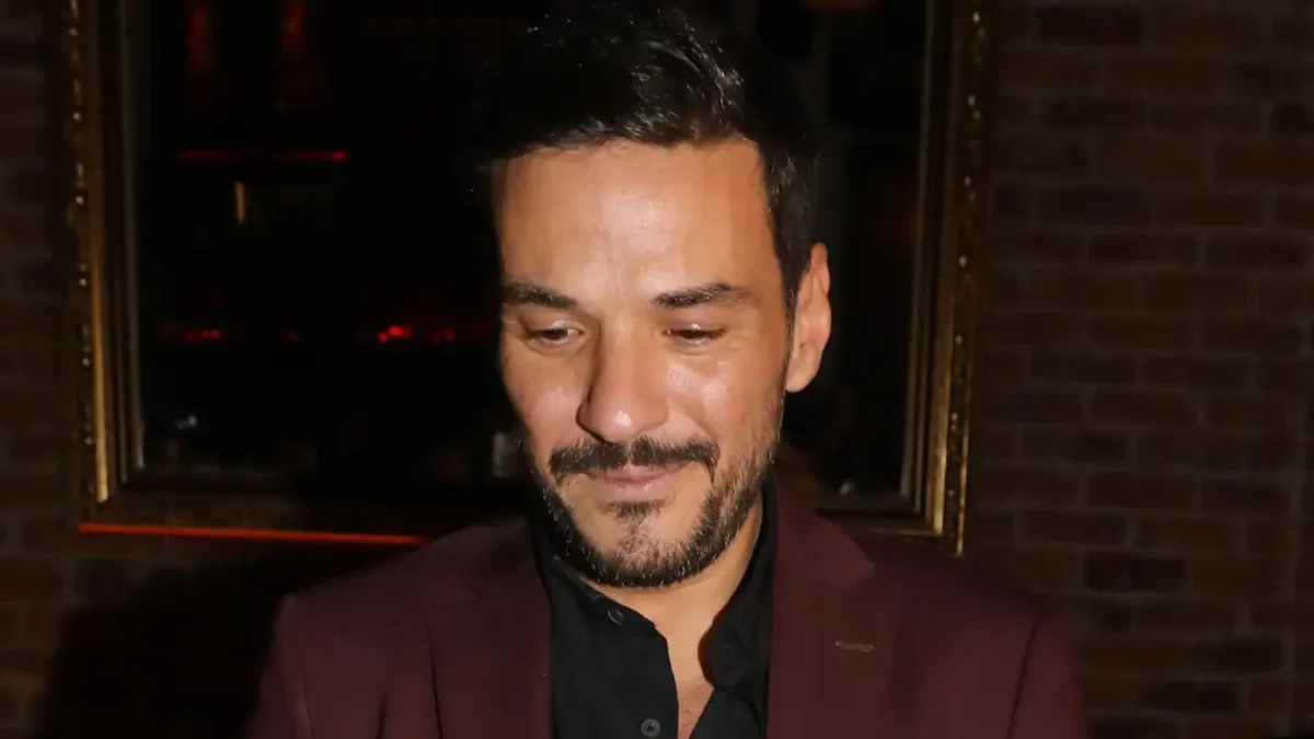 Κώστας Τσουρός: Η ενόχληση του παρουσιαστή στο αεροδρόμιο - «Ποιες διαρροές και ποια εξώδικα;»