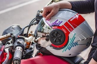 Πάνω από 1.000 παραβάσεις βεβαιώθηκαν την 22η εβδομάδα της εκστρατείας για το κράνος