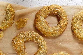 Κουλουράκια λαδιού με κανέλα και σουσάμι