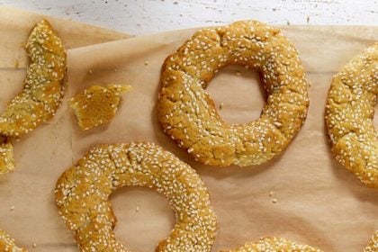 Κουλουράκια λαδιού με κανέλα και σουσάμι