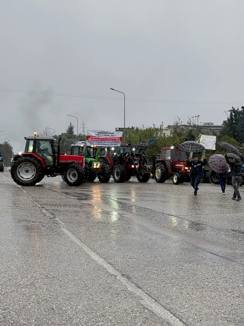 Δεν κάνουν πίσω οι αγρότες και ενισχύουν τα μπλόκα - Ποιους δρόμους θα κλείσουν σήμερα σε Αχαΐα, Ηλεία, Αιτωλοακαρνανία