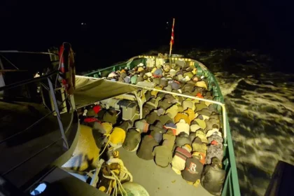 Συνελήφθησαν πέντε Αιγύπτιοι διακινητές για τους 539 παράνομους μετανάστες που διασώθηκαν στα ανοιχτά της Γαύδου