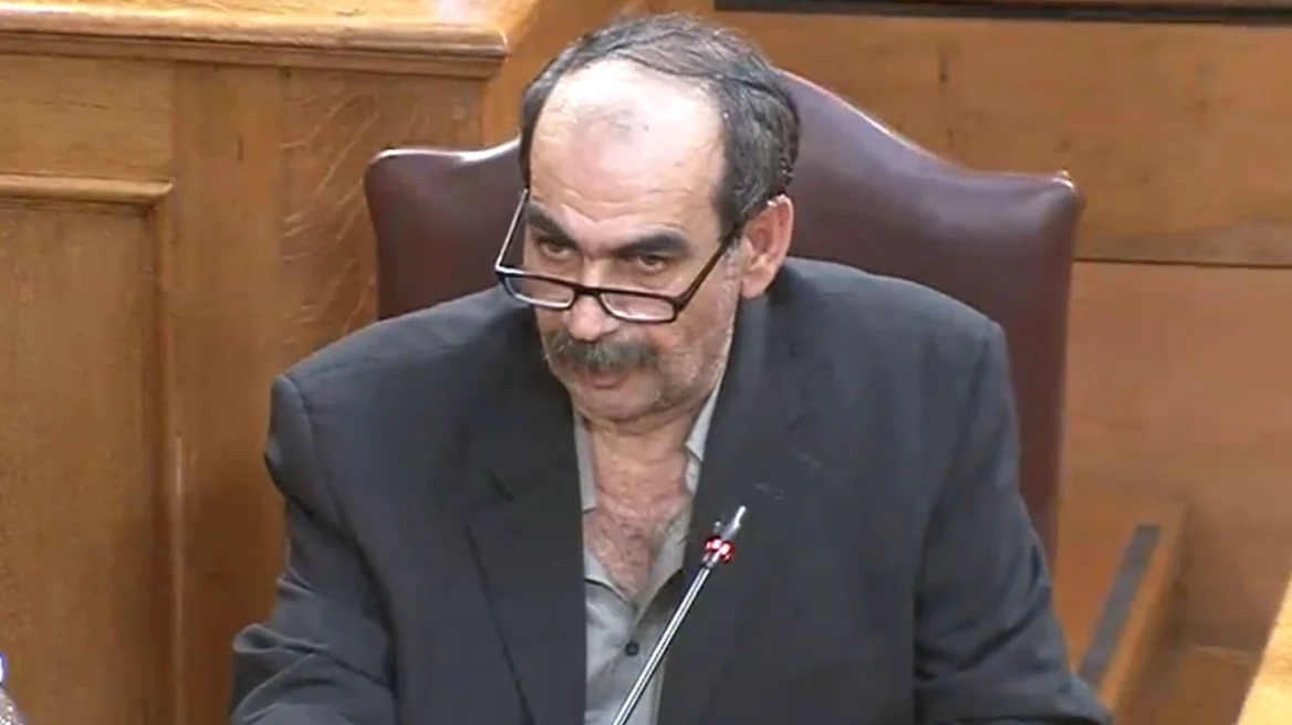 Χάος στη Βουλή, τη σύλληψη του «Φραπέ» ζήτησε η Κωνσταντοπούλου, κατήγγειλε ότι απείλησε πως «θα της στρίψει το λαρύγγι»