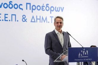Κυριάκος Μητσοτάκης σε κομματικά στελέχη: Επιδοτήσεις στους αγρότες που ιδρώνουν στα χωράφια και όχι στους παρείσακτους - Αναφορές στον προϋπολογισμό