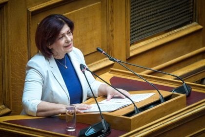 Διαμάντω Μανωλάκου: Ο αγώνας των αγροτών είναι υπέρ του λαού