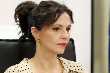 Μαριλίτα Λαμπροπούλου: «Υπάρχει ηλικιακός ρατσισμός, δεν θα ήθελα να καλύψω τη σοφία μου λειαίνοντας κάθε ρυτίδα»