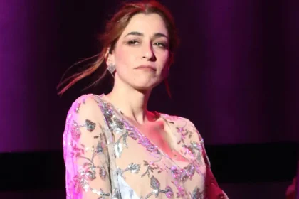 Μαρίζα Ρίζου: «Ο πατέρας μου ερχόταν οριακά μεθυσμένος και έφευγε λιάρδα από το live μου»