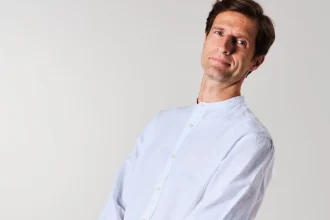 Γη της ελιάς: Κωνσταντίνος και Φρύνη έρχονται κοντά