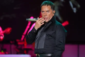 Η αινιγματική ανάρτηση του Γιώργου Μαζωνάκη που δείχνει επιστροφή στη νύχτα