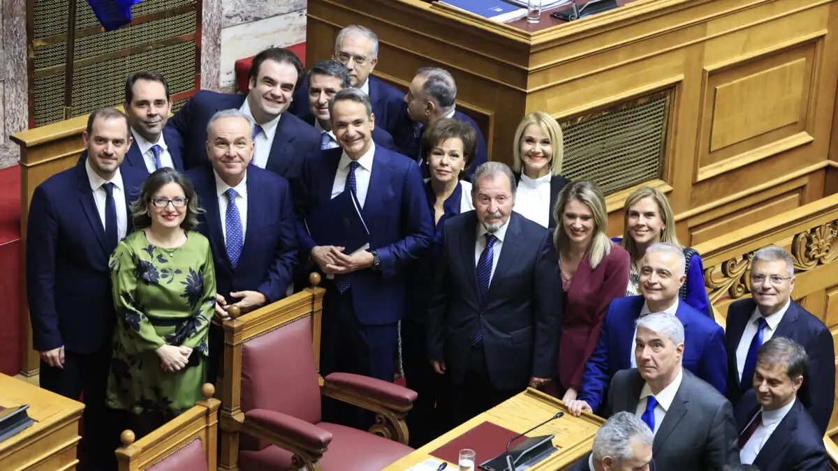 «Μασάζ» Μητσοτάκη σε βουλευτές της ΝΔ το μεσημέρι στο Μέγαρο Μαξίμου: Η προτροπή, το αίτημα προς τους αγρότες και η πρόταση για διακομματική επιτροπή