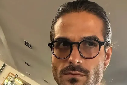 Συνελήφθη ο Άρης Μουγκοπέτρος - Κρατείται μετά από μήνυση της συζύγου του για ενδοοικογενειακή απειλή