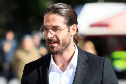 Αθώος ο Άρης Μουγκοπέτρος για την κατηγορία της ενδοοικογενειακής απειλής