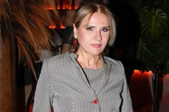 Μπέσσυ Μάλφα: «Τα αγαπημένα μου Χριστούγεννα ήταν λίγο πριν φύγει ο πατέρας μου από τη ζωή»