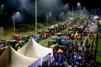 Αγρότες: «Όχι σε συνάντηση με τον Μητσοτάκη και κλιμάκωση των κινητοποιήσεων» αποφάσισε το μπλόκο της Νίκαιας - Την Πέμπτη στις Σέρρες οι οριστικές αποφάσεις