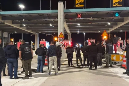 Αγρότες: Έκλεισε ξανά ο κόμβος του Πύργου - Πώς διεξάγεται η κυκλοφορία