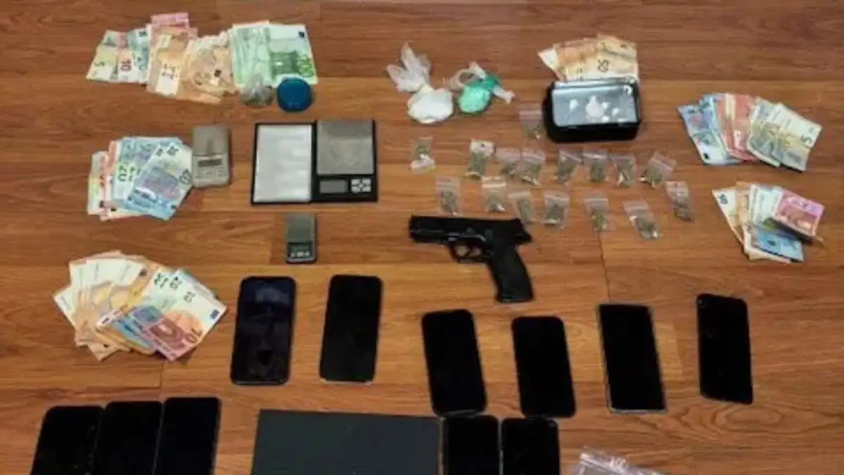 Υπόθεση ΣΟΚ στα Βόρεια προάστια: Ανήλικα «βαποράκια» έσπρωχναν ναρκωτικά σε σχολεία και γήπεδα – Οι αυστηροί κανόνες, τα βασανιστήρια και ο «εγκέφαλος»