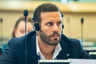 Νίκος Παππάς: Άφαντος παραμένει ο ευρωβουλευτής μετά τον ξυλοδαρμό του δημοσιογράφου Νίκου Γιαννόπουλου