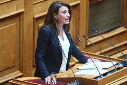 Η Κασιμάτη του ΣΥΡΙΖΑ αφού υπερψήφισε τις αμυντικές δαπάνες κόντρα στη γραμμή, καλωσορίζει τη Φρεγάτα «Κίμων»